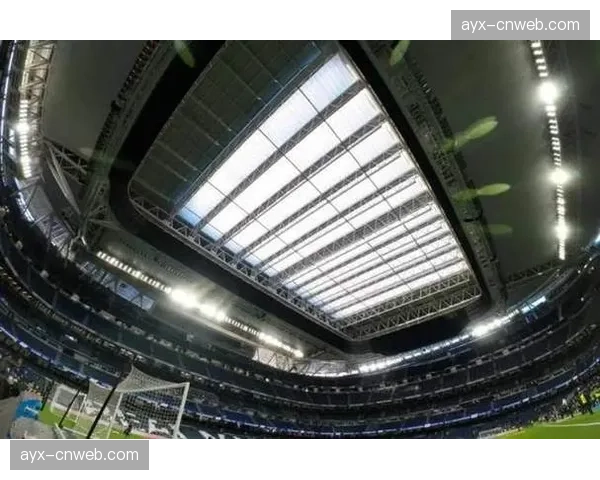 伯纳乌球场新顶棚通过欧足联最终验收，可确保决赛不受天气影响。