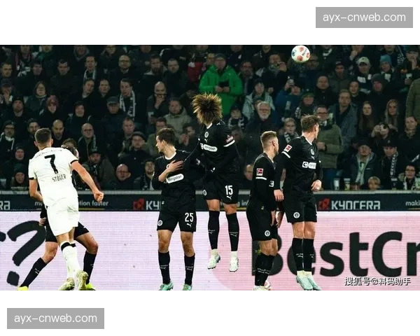 门兴2-0圣保利,斯托格任意球破门奥诺拉建功